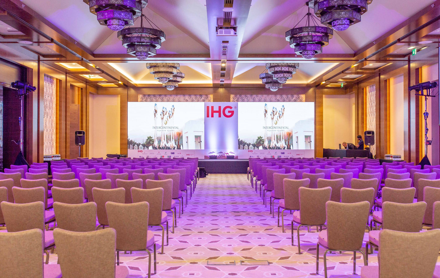 Grand (Ballroom 572)