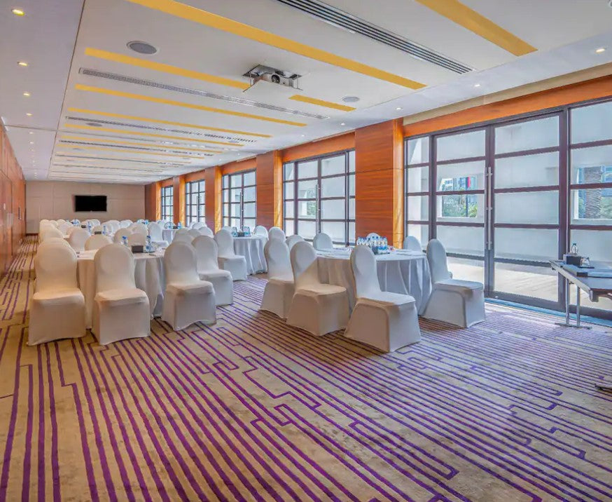 Emerald (Meeting Room 303)
