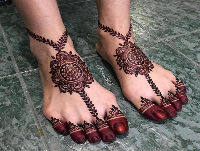 Henna Artist - Nishi