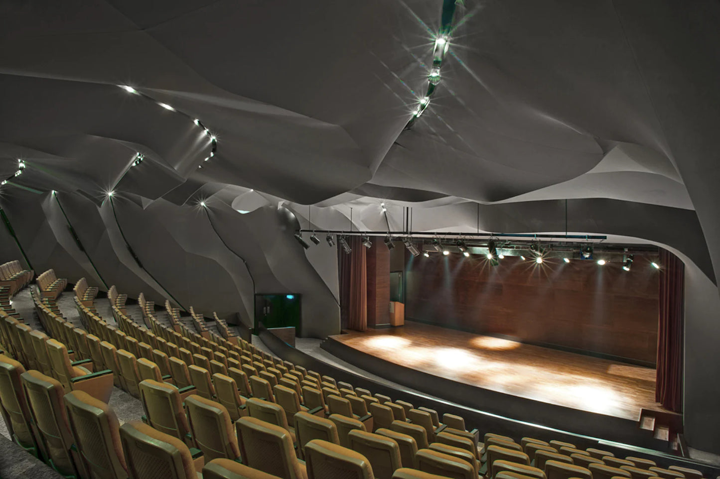 Masrah Al Qasba (Theatre R101)