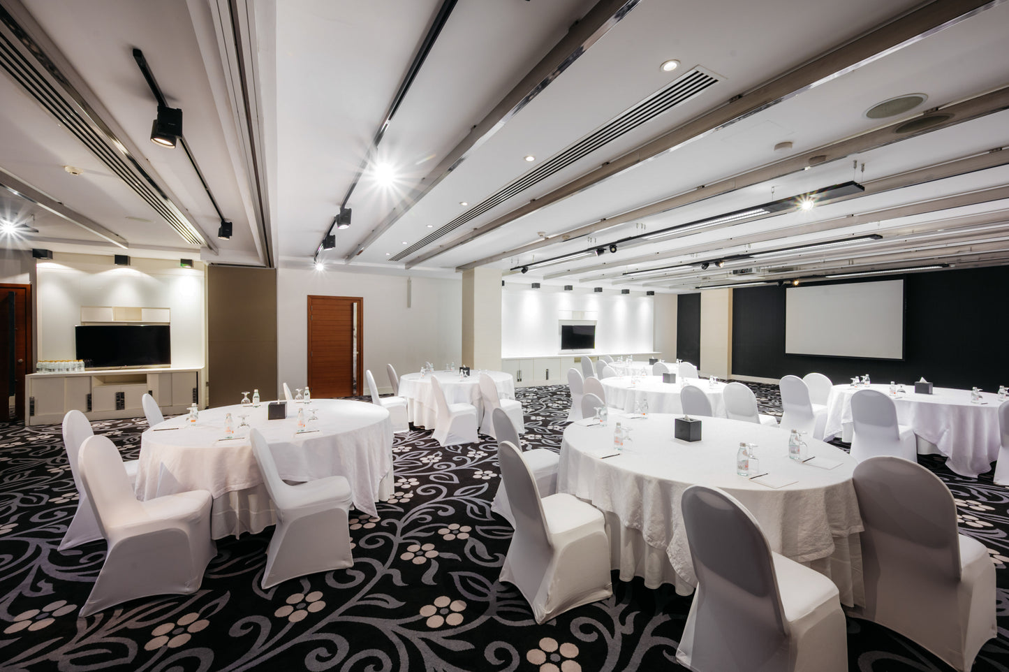 Al Reem (Meeting Room 736)