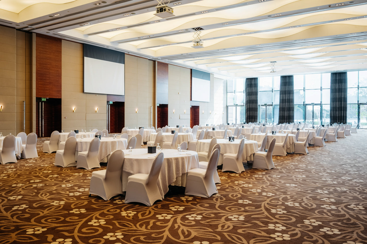 Saqr Ballroom (Ballroom 734)