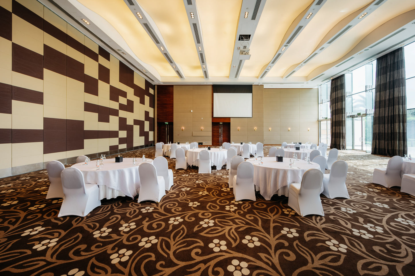 Saqr Ballroom (Ballroom 734)