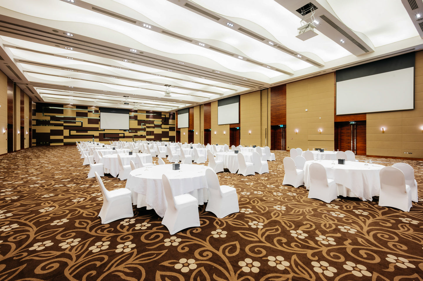 Saqr Ballroom (Ballroom 734)