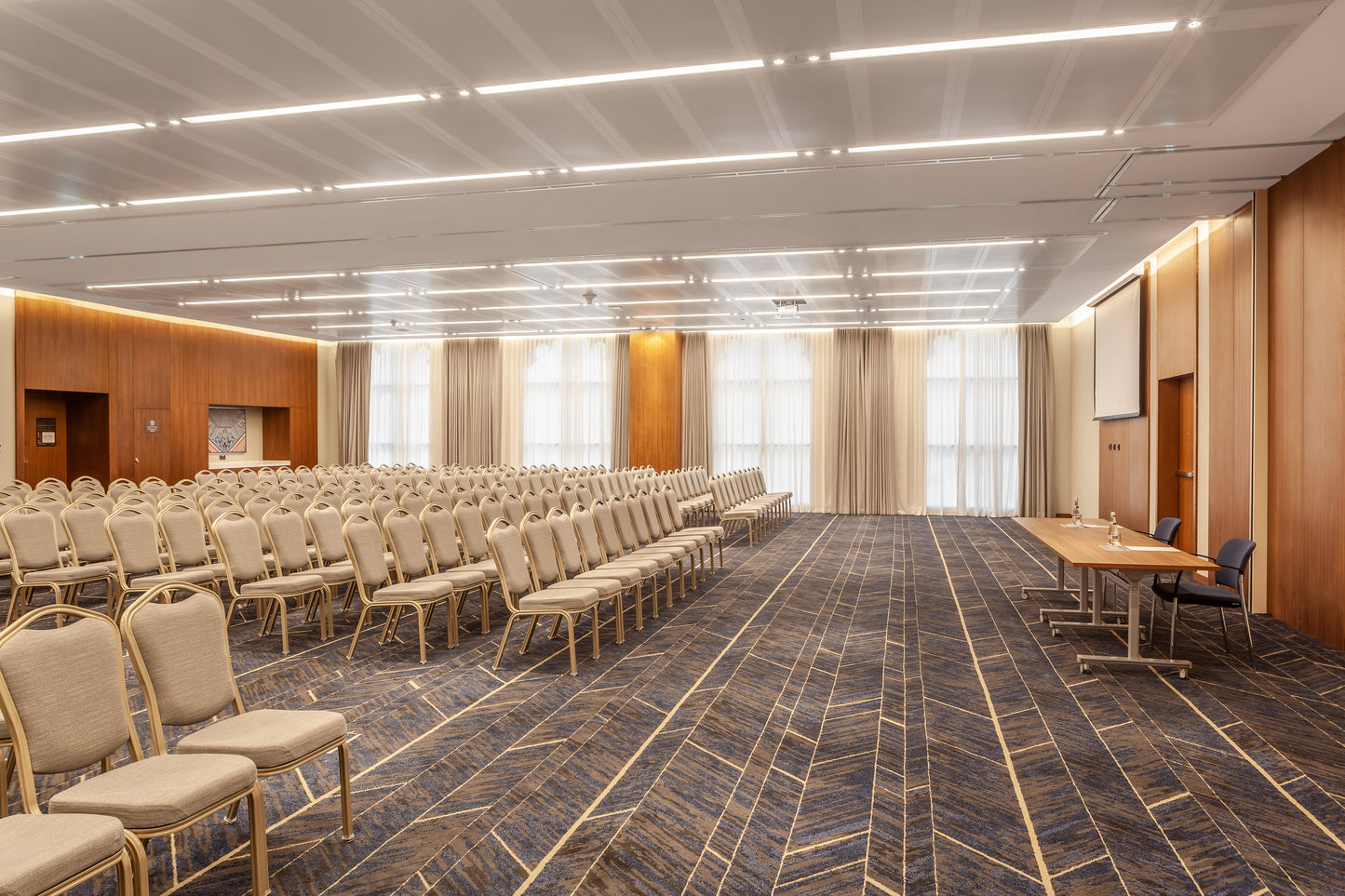 Zeina Ballroom (Ballroom 527)