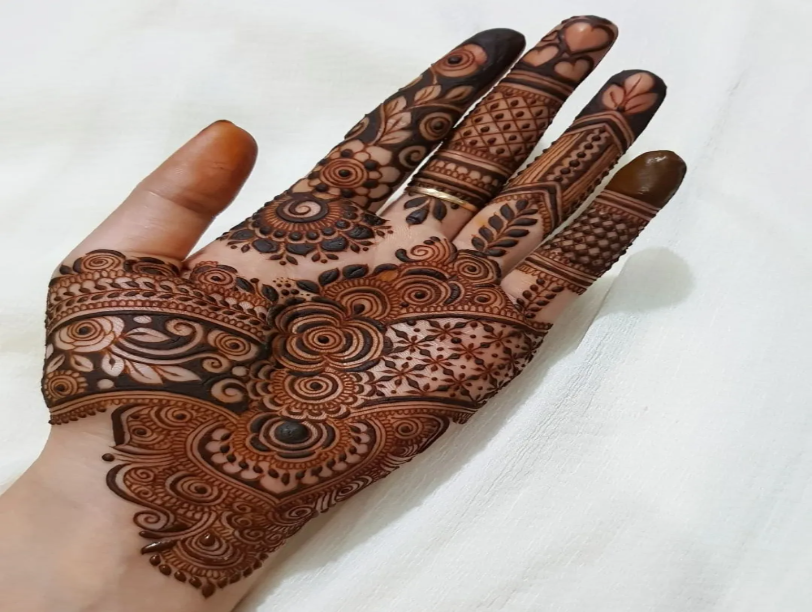 Henna Artist - Nishi