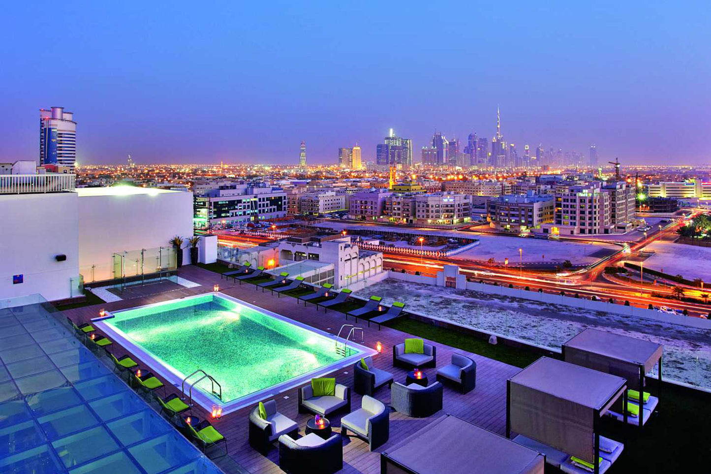 Estrellas Rooftop Lounge (Poolside Area 1208)