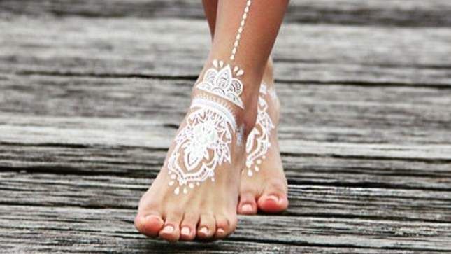 White Henna Artist - Rida