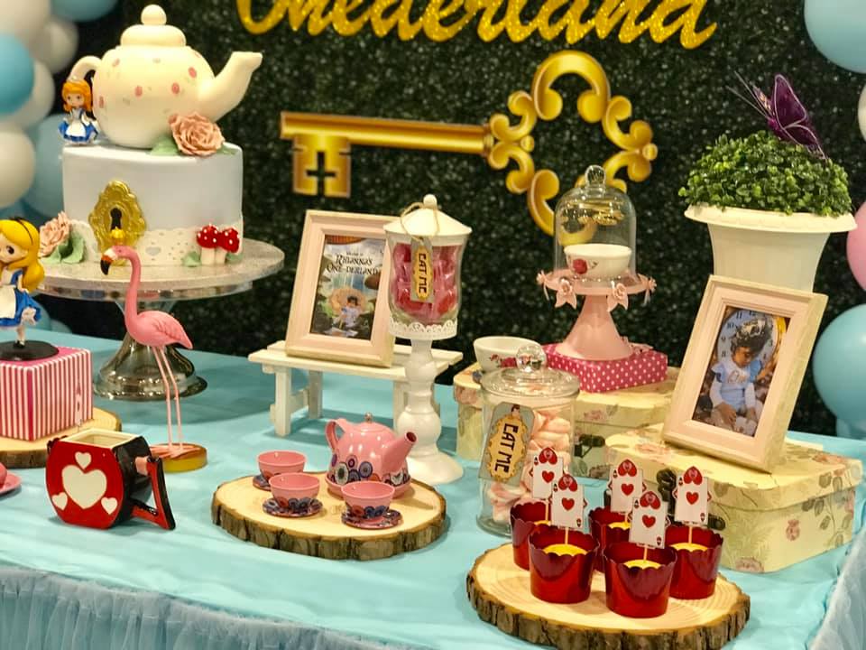 Alice In The Wonderland Decoration