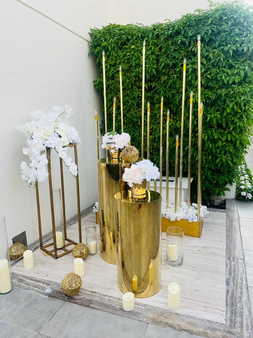 Candles & Flowers Decor