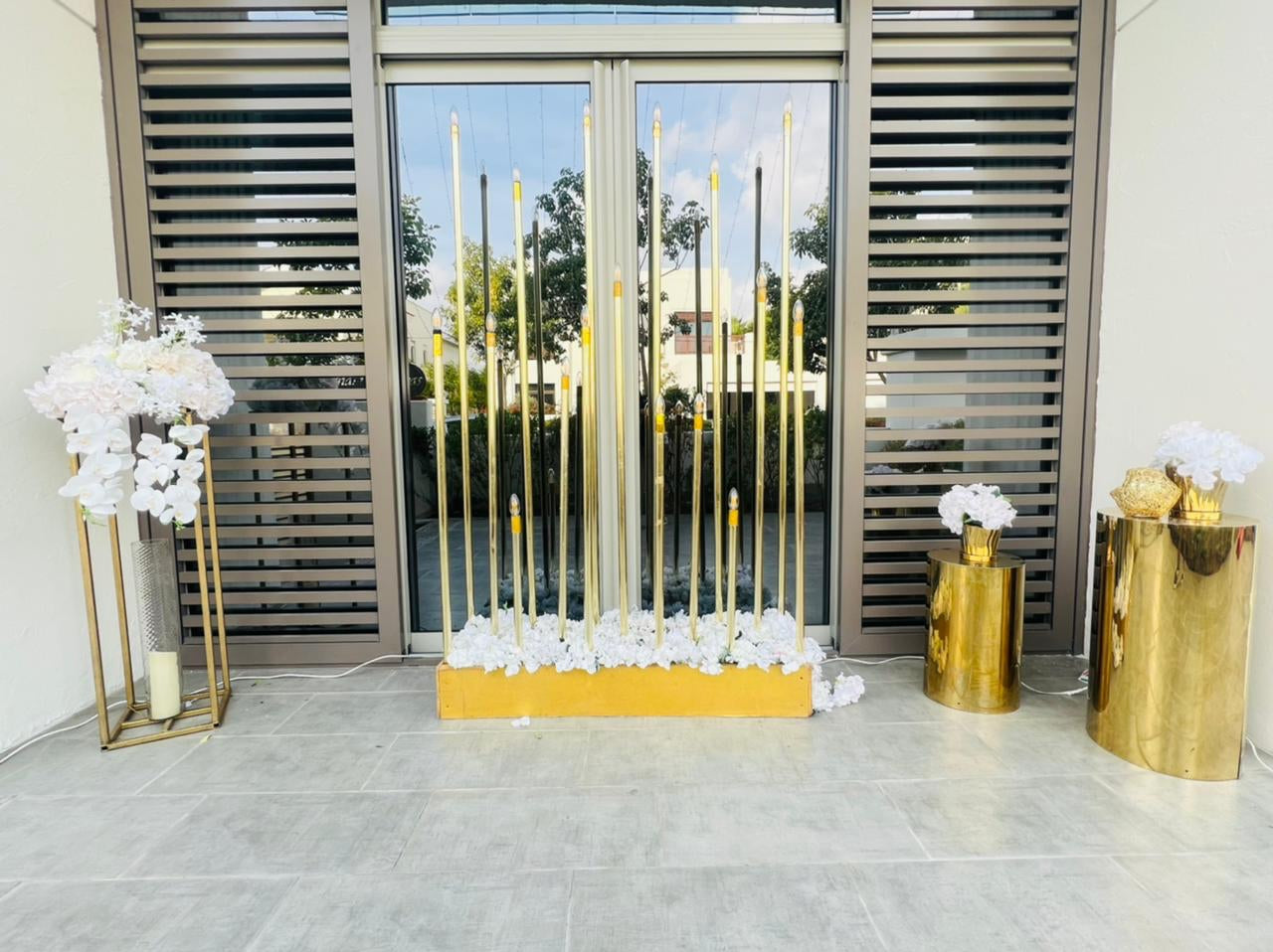 Candles & Flowers Decor