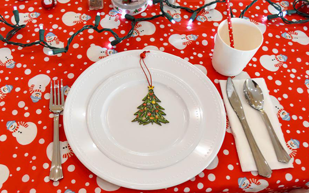 Christmas Kids Table Setup