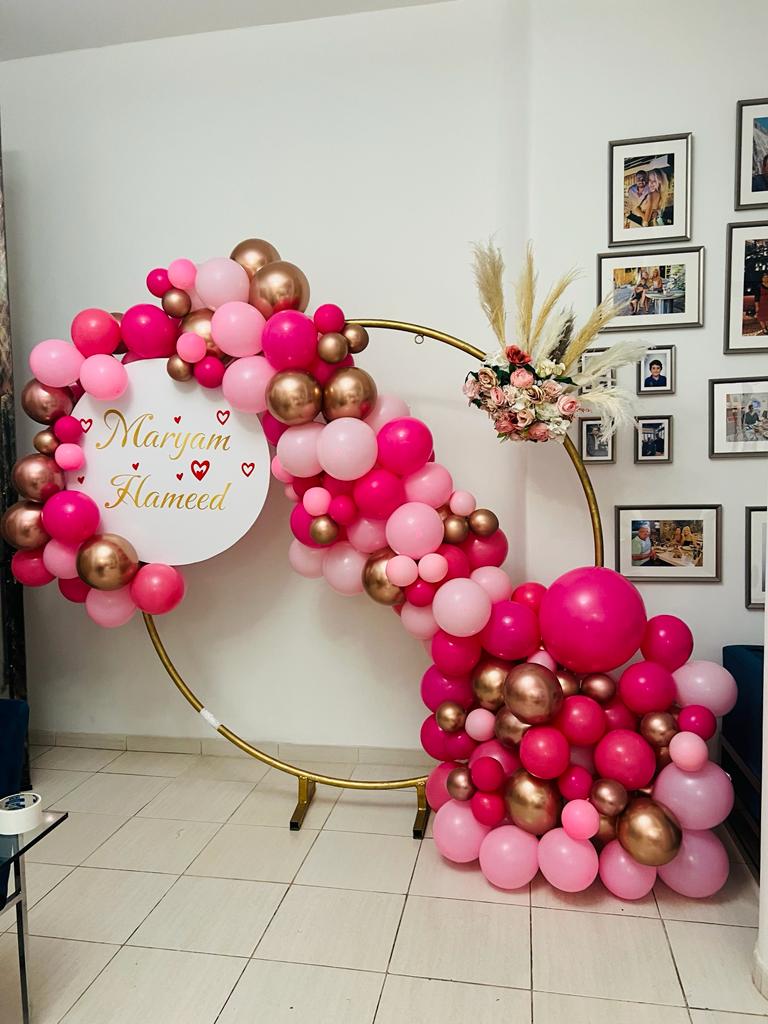 Gold Red Ring Backdrop Decor