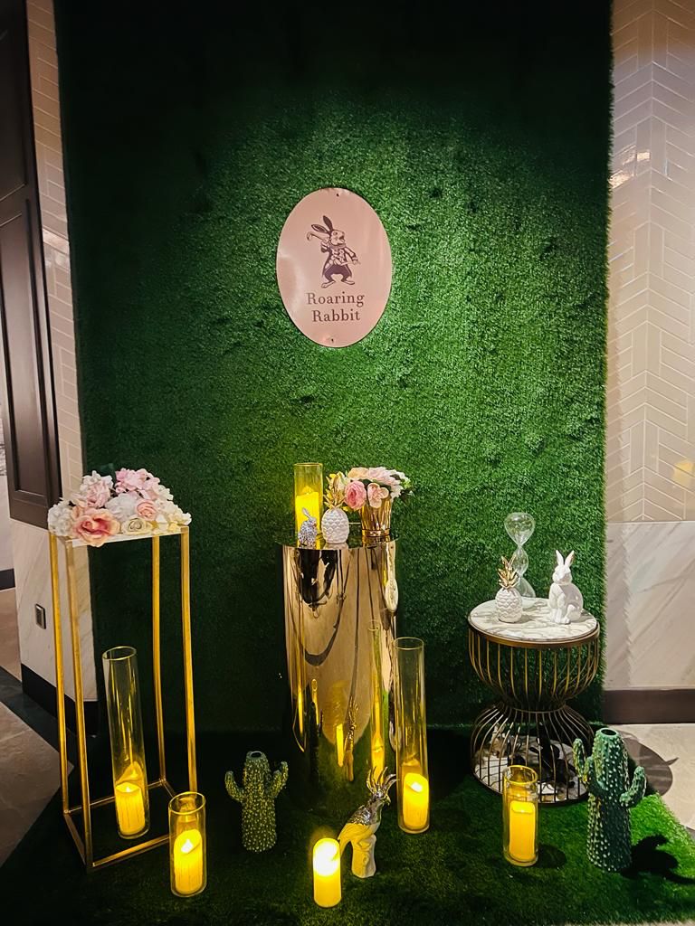 Shimmering Plus Grass Birthday Decor