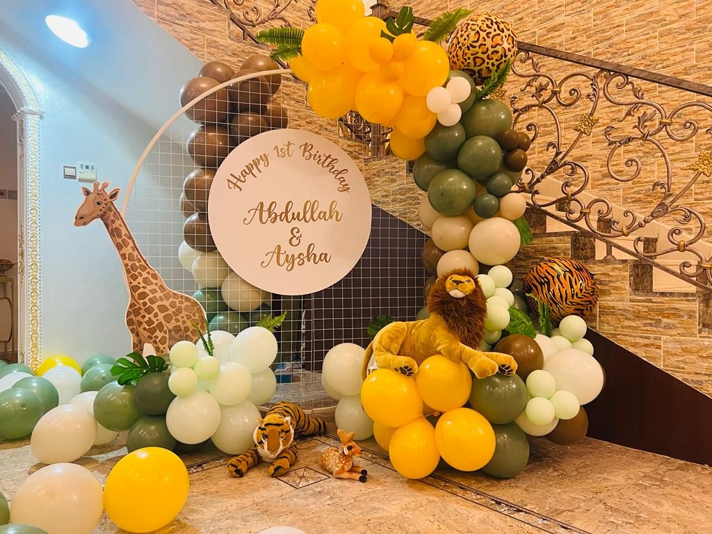 Wild Mesh Birthday Decor